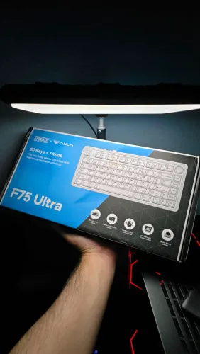 Teclado Epomaker X AULA f75 ultra com knop de volume tri mode e keycaps translúcidas 