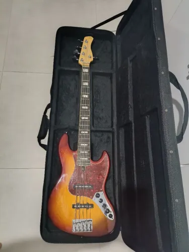 Baixo Sire V7 Segunda Geração 5 Cordas