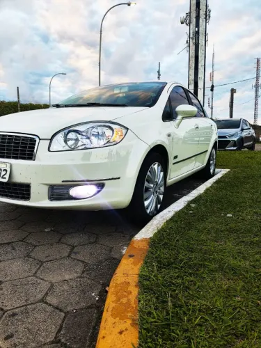 Fiat Linea Essence 1.8 Flex 16V 4P 2013