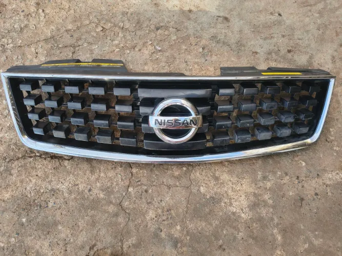 Grade dianteira do Nissan Sentra original