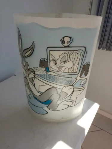 Abajur infantil Pernalonga.