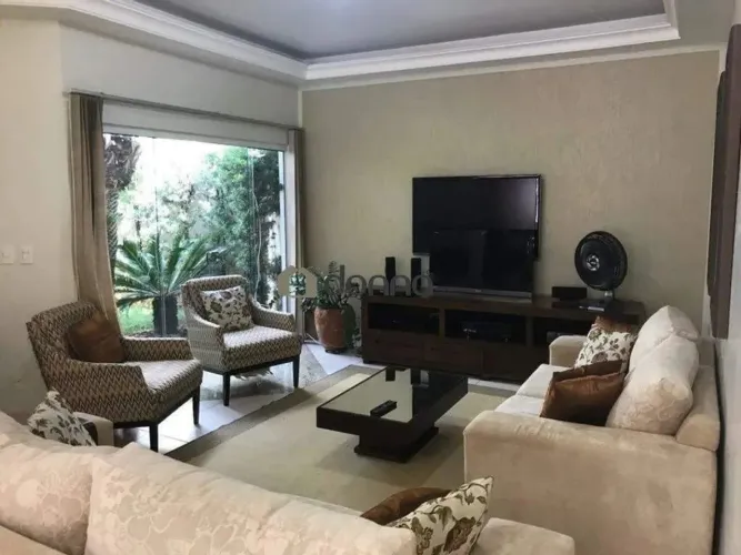 Casa à venda, 6 quartos, 1 suíte, 4 vagas, Jardim São Bento - Uberaba/MG