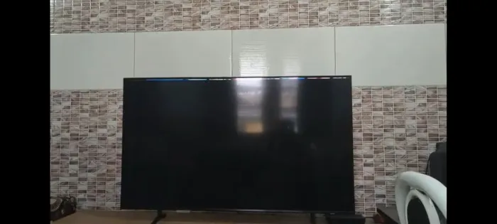 Smart TV Samsung Crystal UHD com defeito no display 