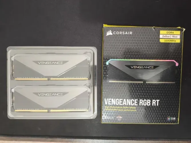 Memória DDR4 Corsair Vengeance RGB RT, 16GB (2x8GB), 3200MHz, Black, CMN16GX4M2Z3200C16