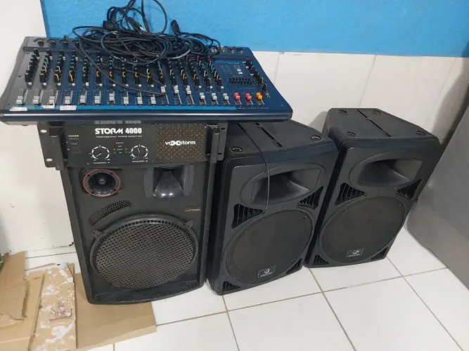 Kit de som completo, 2 Caixas ativas voxtorm, 1 mesa oneal, uma caixa passiva, 1 potência