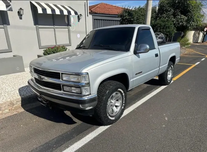 Chevrolet D20 2001