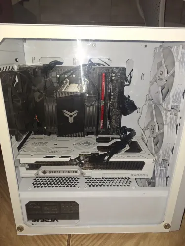 PC Gamer Ryzen 5 5600 + RX 9060 XT 8GB + 16GB RAM