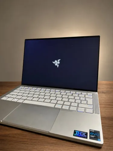 Notebook Razer Book 13 
