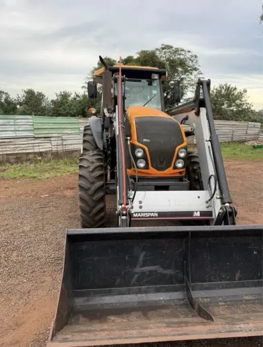 TRATOR AGRÍCOLA