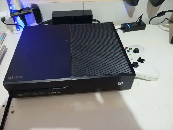 Vendo Xbox One Com Um Controle
