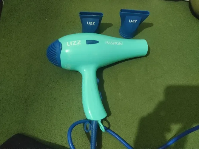 Secador de Cabelo Lizz Professional Fashion na cor verde-água.