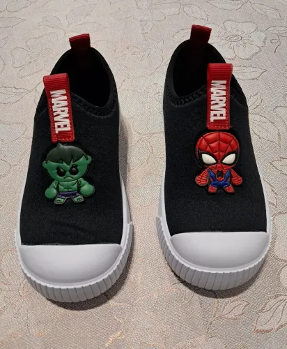 Tenis infantil Homem Aranha e Hulk tamanho 26