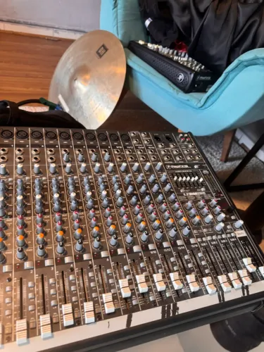 Mesa Mackie ProFX16 - Oferta Imperdível