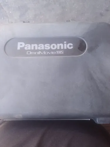 Vendo filmadora antiga guardada a muito tempo, não sei se está funcionando. Aceito oferta