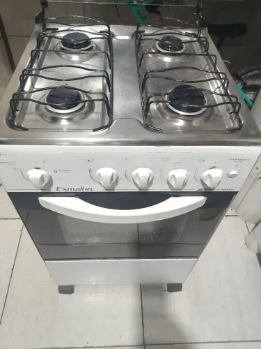 Fogão Esmaltec branco de 4 bocas
