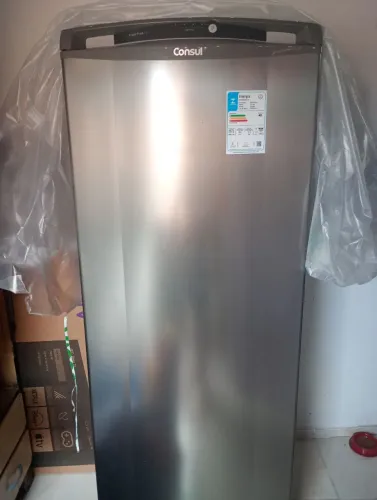 Vende-se geladeira Consul novinha