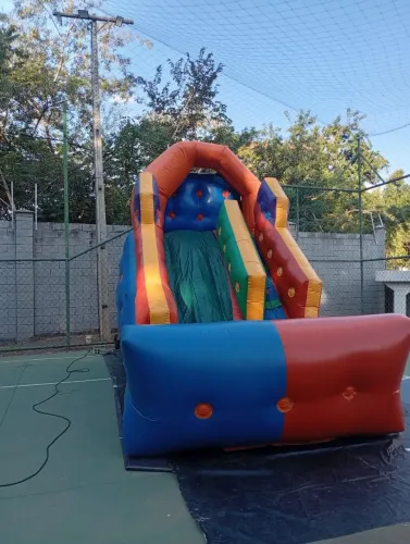 Futebol de sabão, tobogã , pula pula 