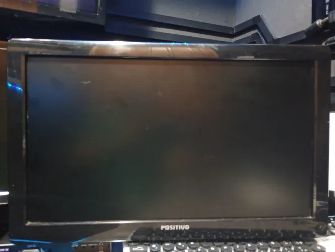 Monitor positivo com auto falantes embutidos 18,5 polegadas VGA