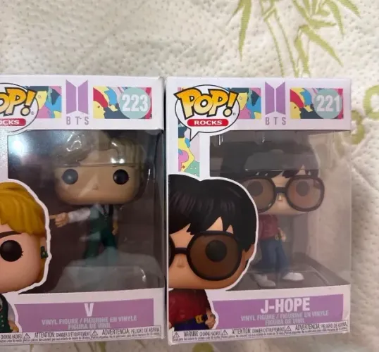 Funkos do BTS e Figure Qposket do Jin