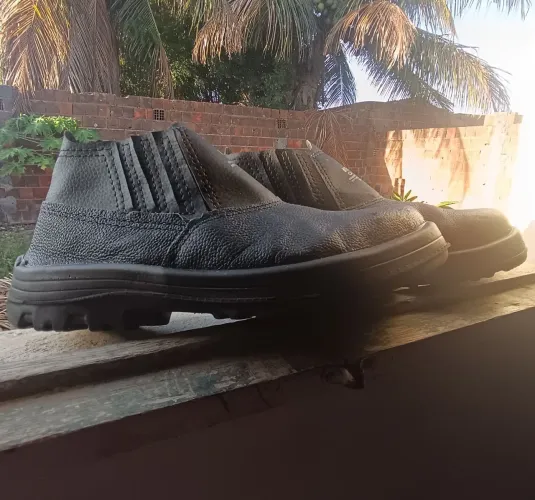 Bota de Segurança Unissex - Nova