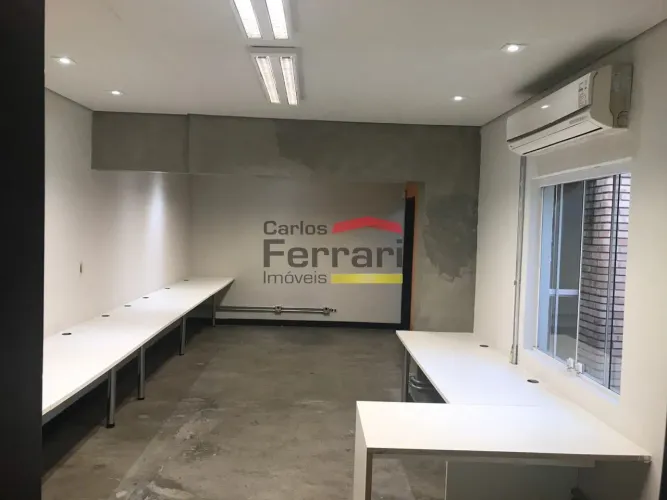 Sobrado Comercial/ residencial em Santana - próximo Av. Brás Leme - 3 suítes e 2 vagas