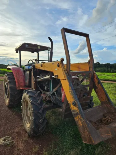 Trator Massey Fergunson 5285 (85cv) - 2006 - Com conjunto frontal - Lâmina - Bom Jardim GO
