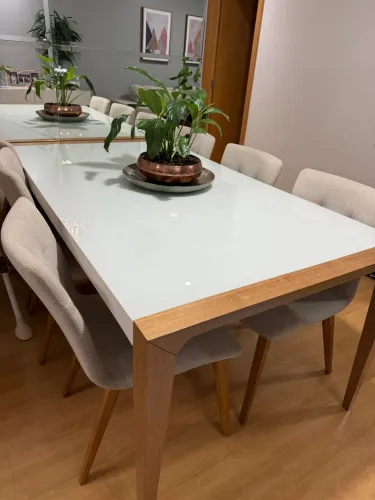 Mesa de jantar com 6 cadeiras novíssimo