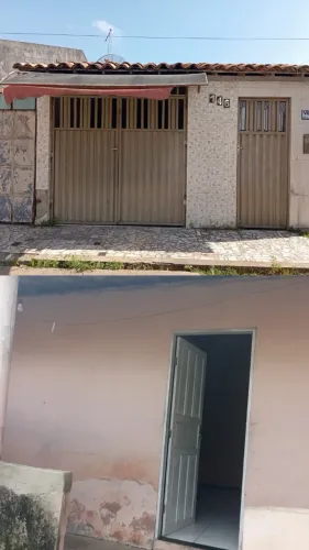 VENDE-SE 2 CASAS EM 1 TERRENO