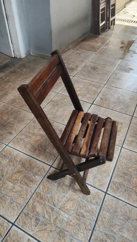 Cadeiras de madeira