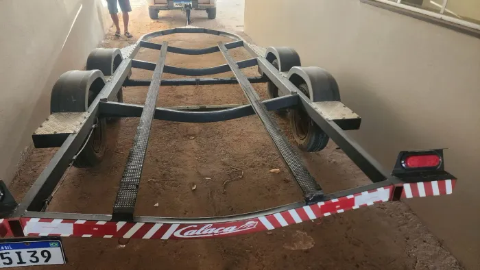 Vendo carretinha para lancha ou barco