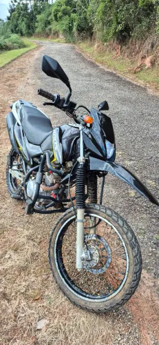 Vende-se bros 150 2011 pneus novos nada pra ser feito so pegar e andar relacao nova !