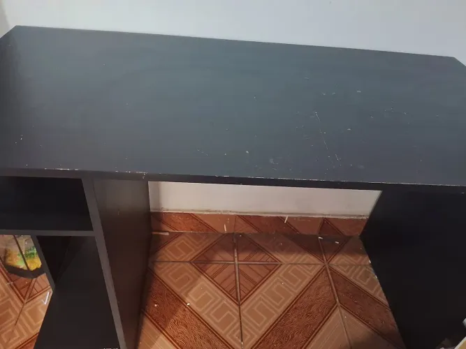 Escrivaninha preta