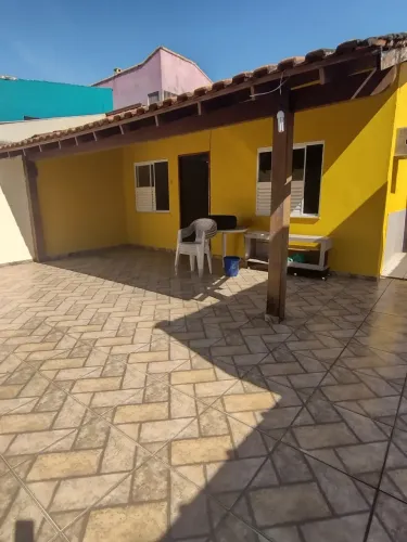 Casas para locação na Vila Badejo no Aeroporto em Macaé/RJ, 02 Quartos, 1 Vaga, Quintal.