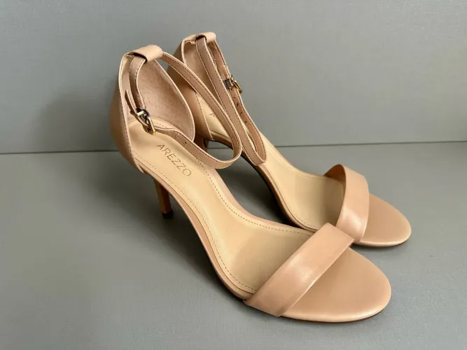 Sandália nude Arezzo 35 usada apenas 1x