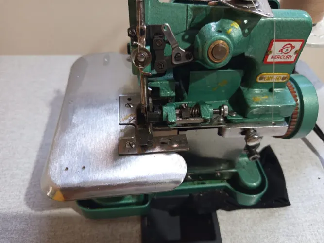 overlock nova só 3 meses de uso acompanha a bancada