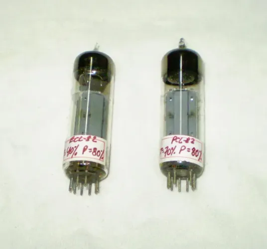 Par de válvulas eletrônicas antigas ECL-82/PCL-82.- Cód. 562 -
