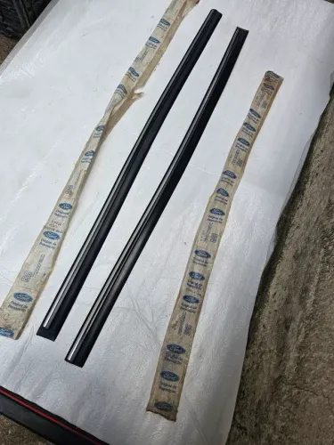 Escort ghia  87 a 89 par frisos portas novos originais ford