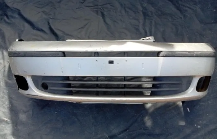 Parachoque Dianteiro Fiat Palio 2001/2006 Prata com detalhe 