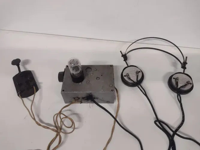 Transmissor valvulado telegrama código morse antigo