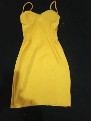 2 vestidos semi novos preto/amarelo