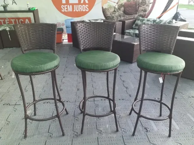 Banquetas de Alumínio: Beleza Duradoura para seu Jardim Encantador