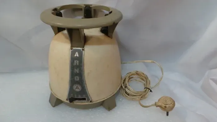 Liquidificador antigo marca arno somente a base dos anos 60 sem funcionar!!