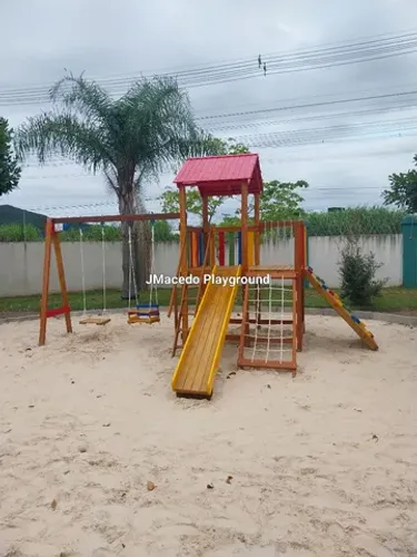 Playground/ parquinho/brinquedos/ balanços