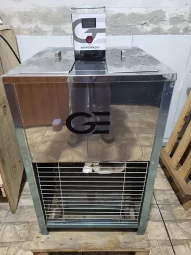 Maquina Produtora de picolés e gelos saborizados - capacidade para 2 Formas - 220V