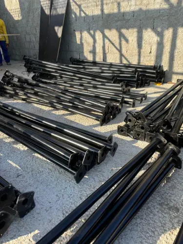 Vendas de andaimes, escoras, pisos,roldanea 