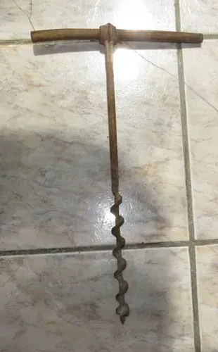 ferramenta antiga trado