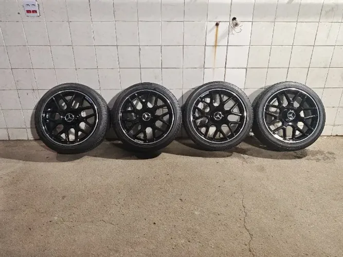 Rodas Mercedes AMG Aro 18 com pneus