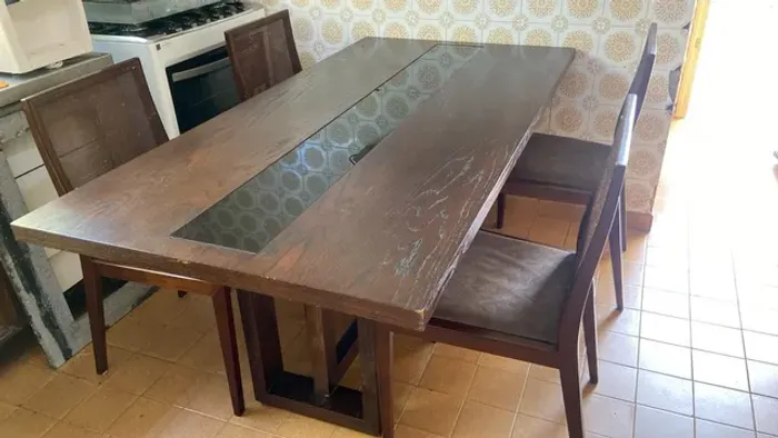 Mesa de Jantar em Madeira com Vidro com 4 Cadeiras 