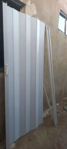 Vendo porta sanfonada nova branca 2.10x94
