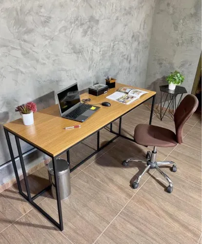 Mesa de computador/ escrivaninha